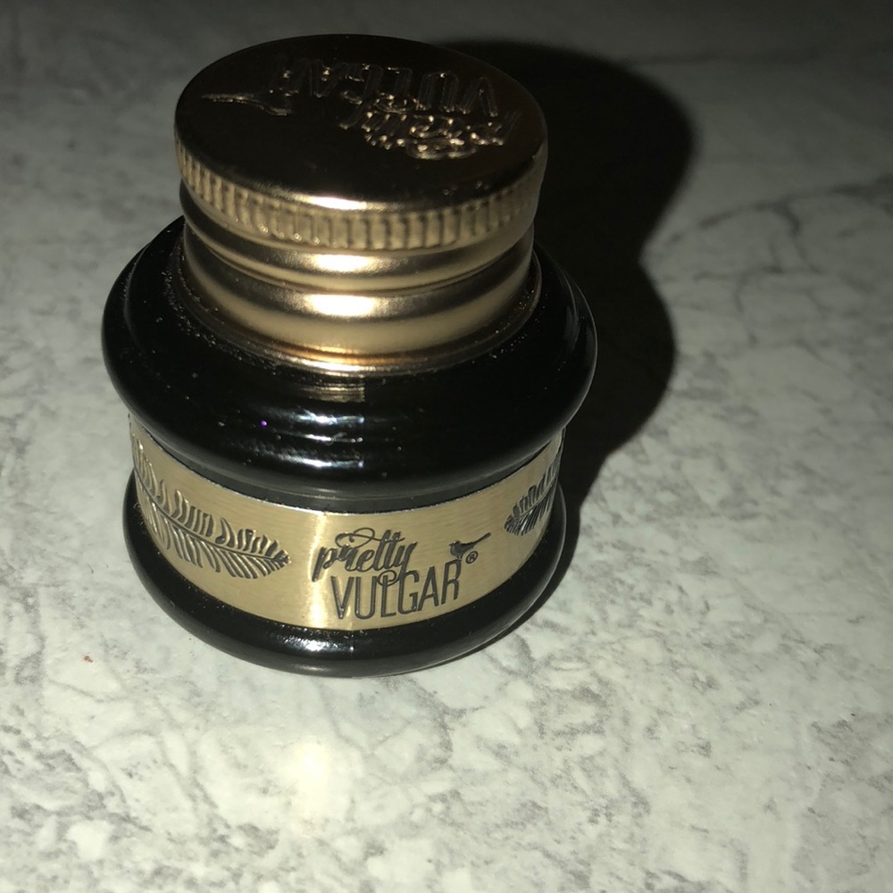 ‘Pretty Vulgar’ Gel Liner Pot  👀